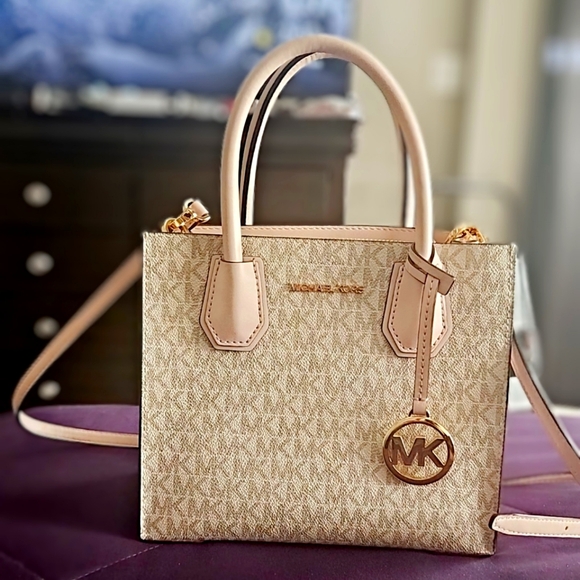 Michael Kors Mercer crossbody purse - Picture 1 of 4